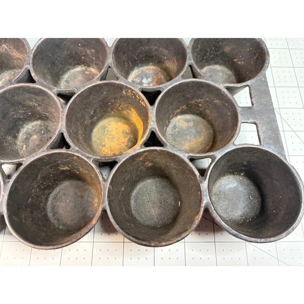Vintage Cast Iron Popover Muffin Biscuit Pan 11 Cup No 01 B